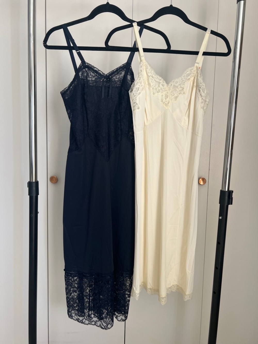 Vintage Lace Trim Slip Dresses – navy and Cream Sz small